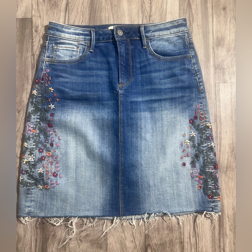 Women’s Driftwood Saydi. Denim skirt.size W27./L21.‎ 98% COTTON 2% SPANDEX.